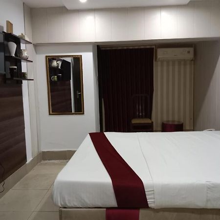 Helen One Hotel Lahore Exterior foto