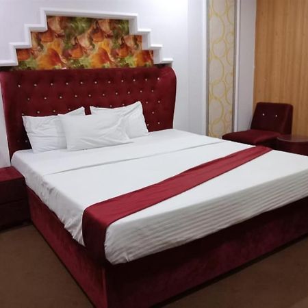 Helen One Hotel Lahore Exterior foto